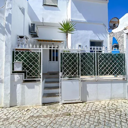 Cozy House In The Center Of #1899 Apartment Lagos