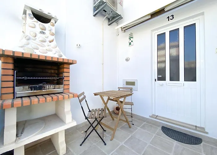 Lägenhet Cozy House In The Center Of #1899 Lagos