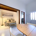 Cozy House In The Center Of #1899